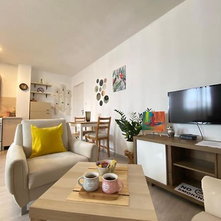 Happy Place Apartment Podgoriţa Exterior foto
