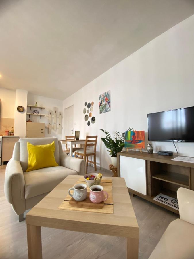 Happy Place Apartment Podgoriţa Exterior foto